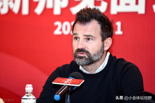 上港这下赚了！力压群雄签下国脚铁卫，鲁能先后“送上”两份大礼