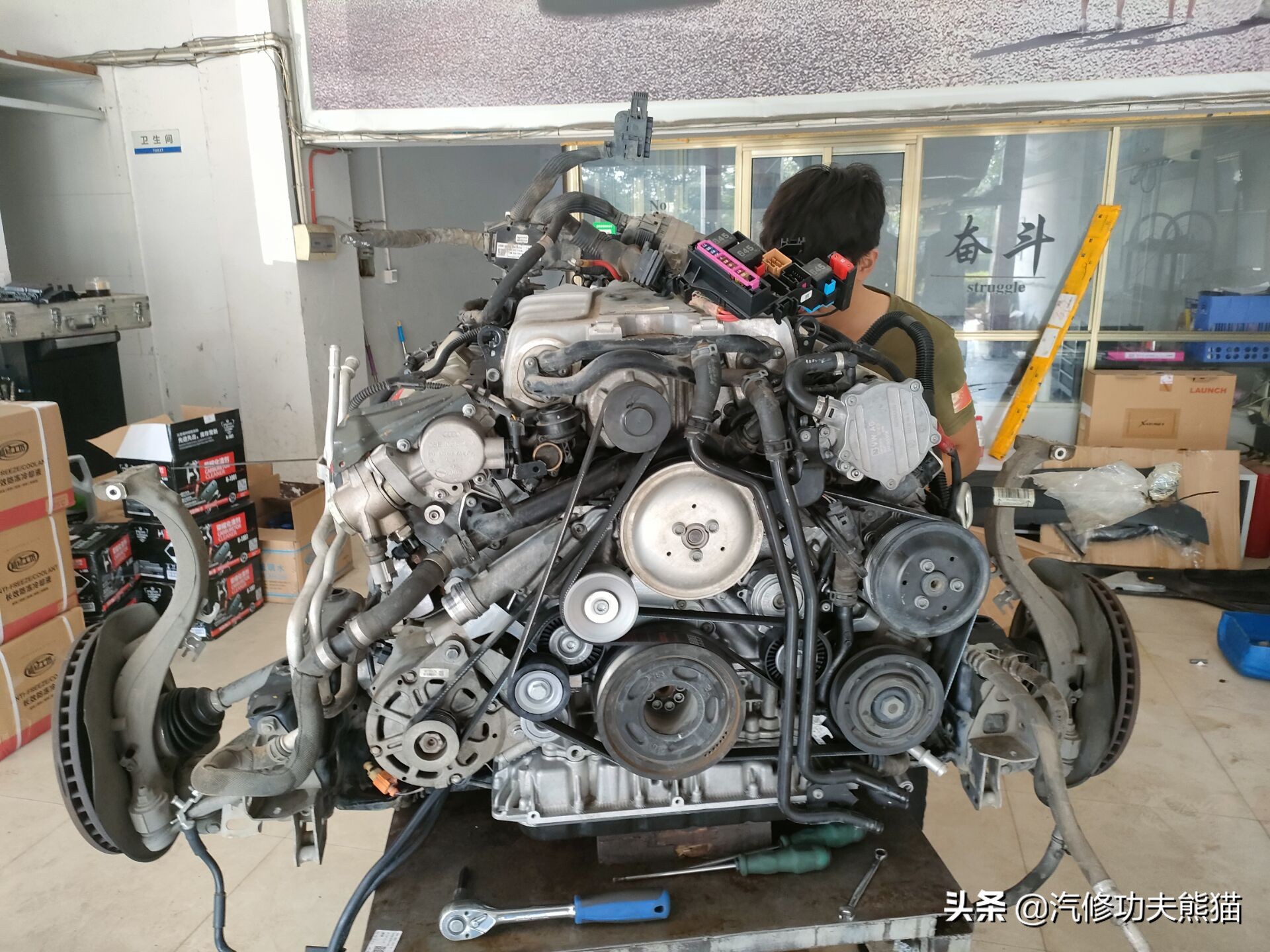 奥迪a8烧机油吗48v轻混,奥迪a8烧机油一千公里烧0.5正常吗