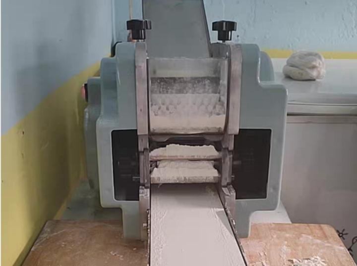 开饺子馆用机器可以吗,仿手工饺子机适合开店使用