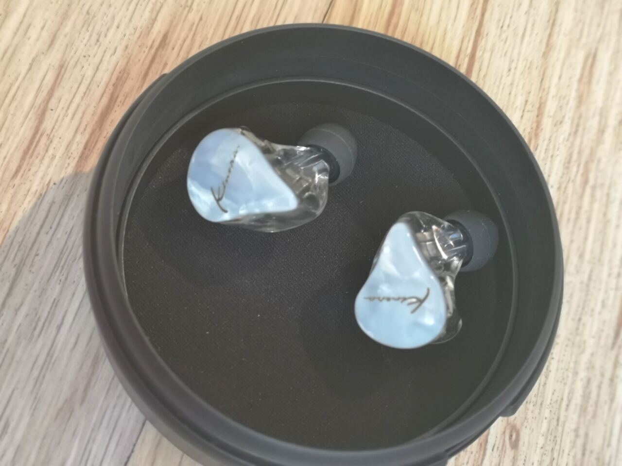 世界轻奢品牌地摊货,国外的地摊货国内的奢侈品牌