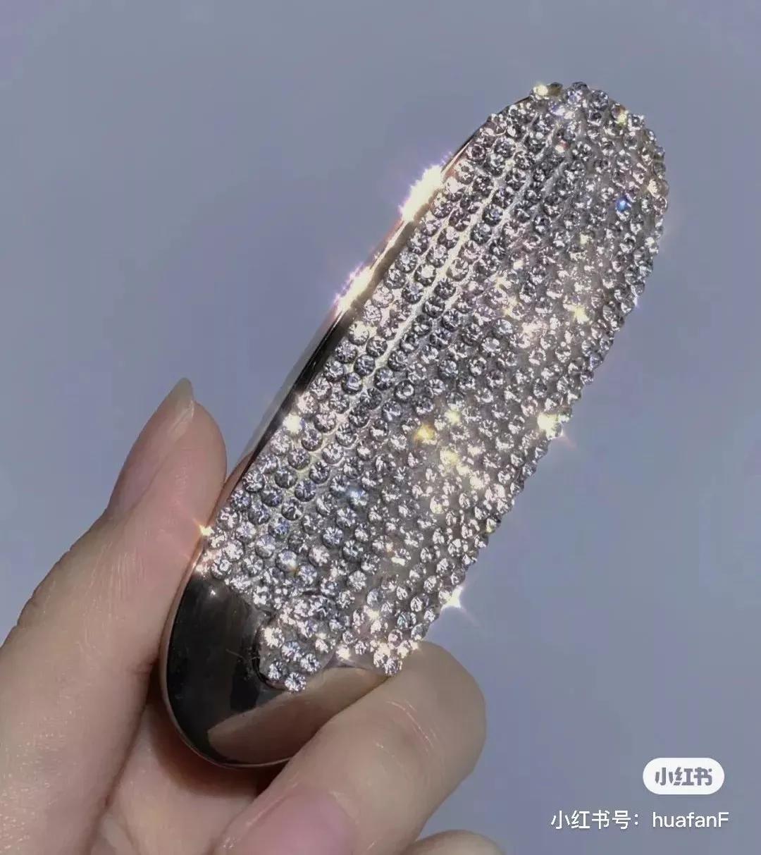 高级透亮的水钻又绚丽又美观,洋气珍珠水钻