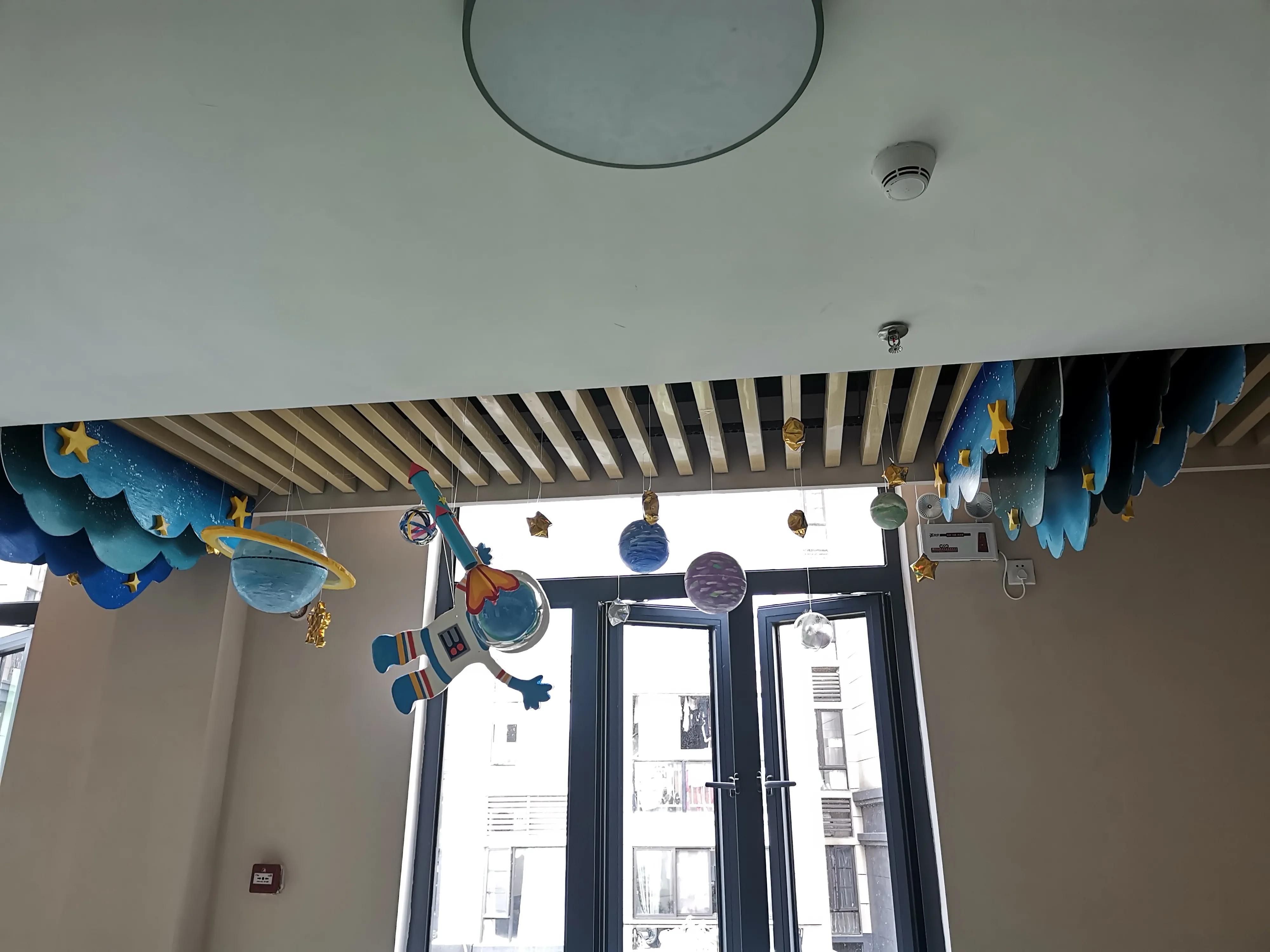 幼儿园吊饰星空如何制作,幼儿教室环创布置吊饰星空