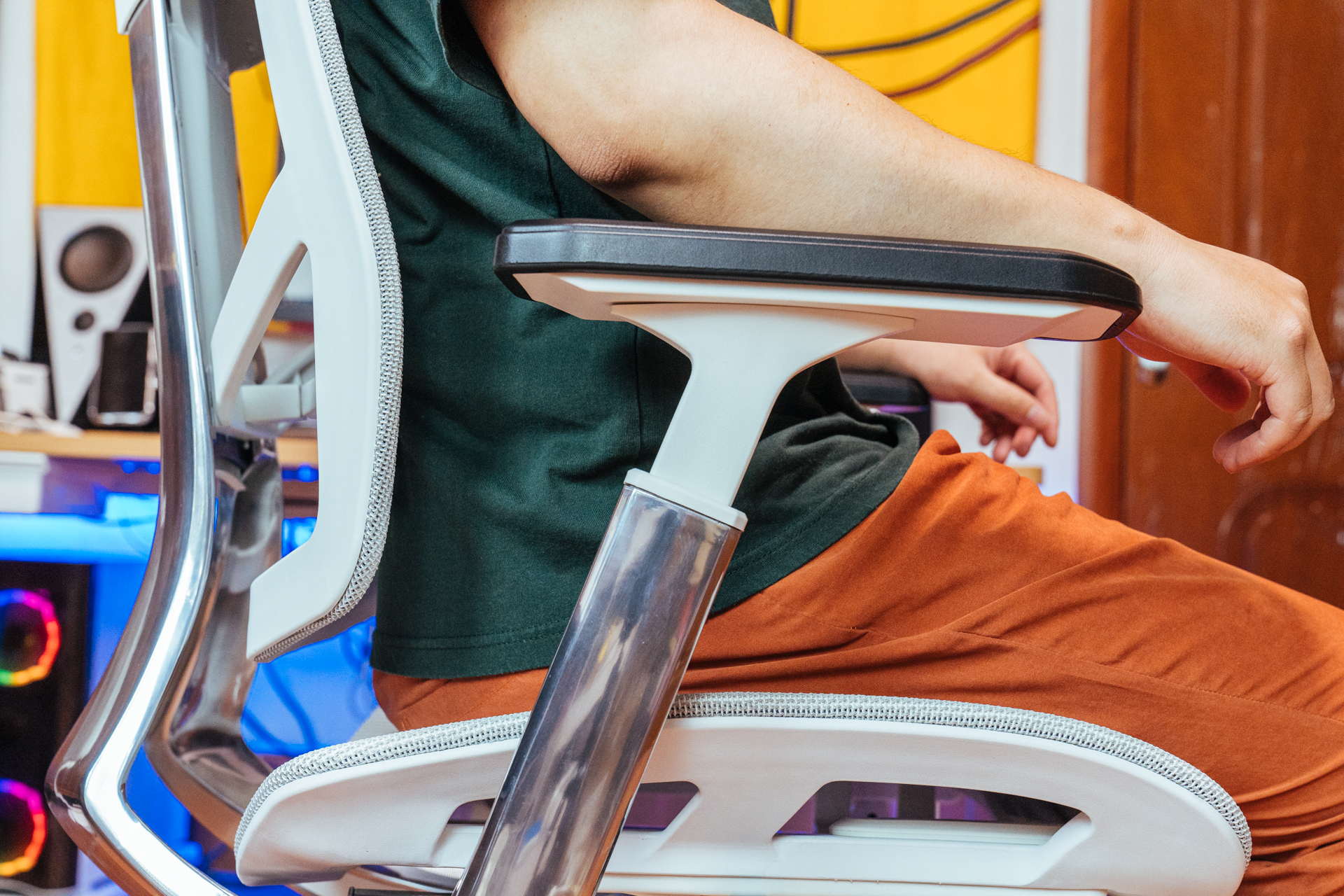 人体工学椅怎么选？不选贵的，只选对的：达宝利摩登Modern评测