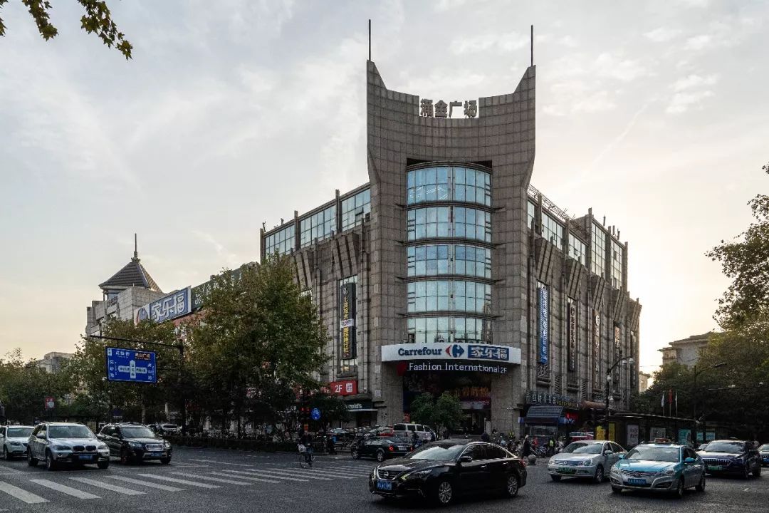 杭州涌金广场多次转型，联手近江海鲜城满血复活，杭州吃货必打卡