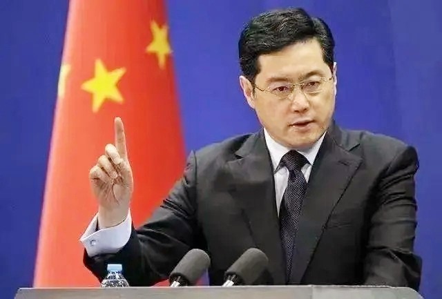 秦刚正式接任驻美大使，澳媒：他气场强大，记者会的表现令人折服