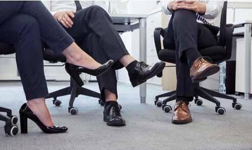 小腿静脉曲张初期症状表现,胳膊静脉曲张的症状表现图片