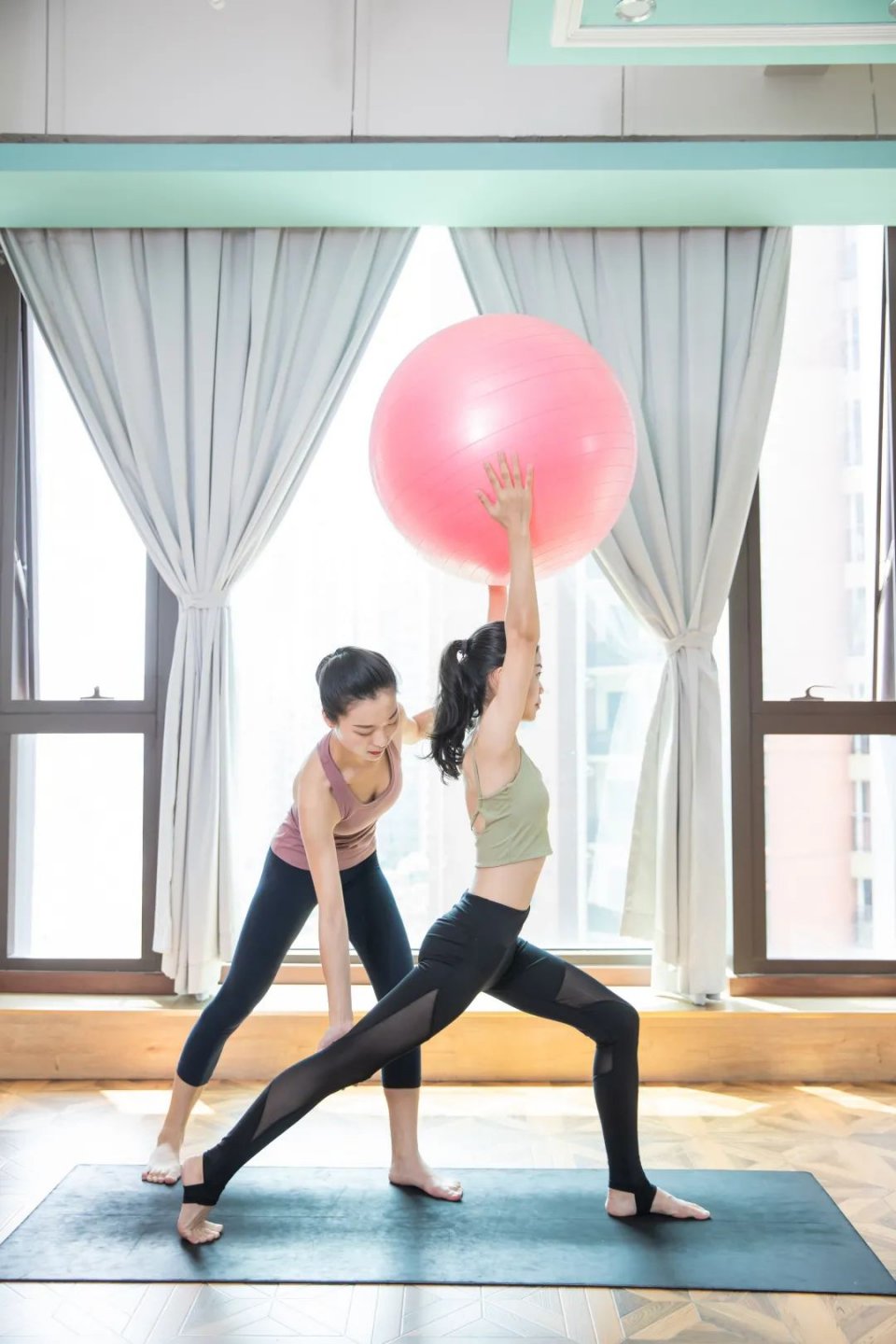 瑜伽提升自己气质的动作,瑜伽提升气质教程在家练