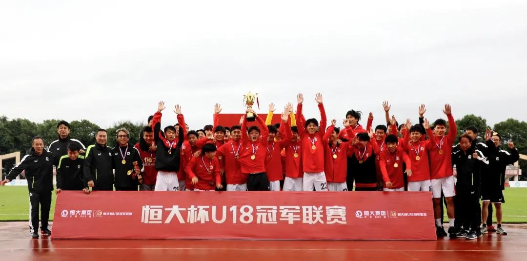 中国足球青训完整视频,《解析中国足球青训现状及问题》