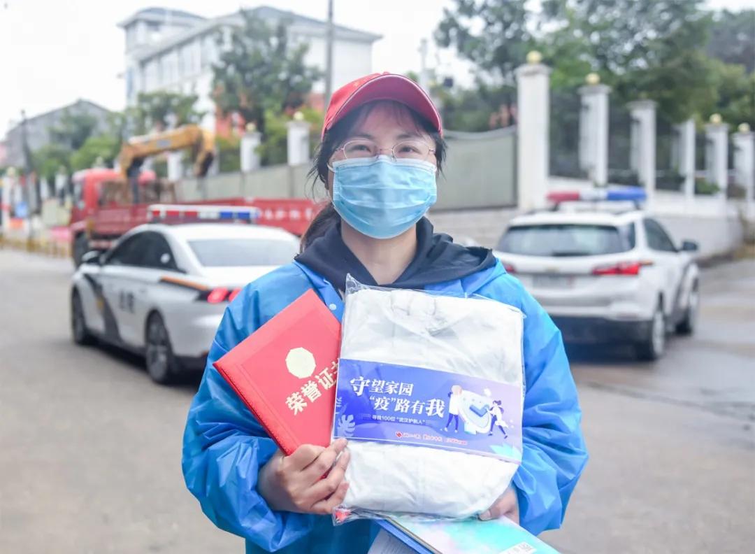 为4700人买菜，一直眉头紧锁的他，听到一句“谢谢”，忍不住哭了