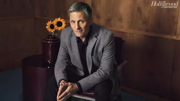 西尔莎罗南获金球奖,文娱有料