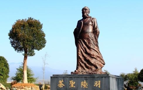 人生如茶少年时,请简要阐述茶圣陆羽的人生经历