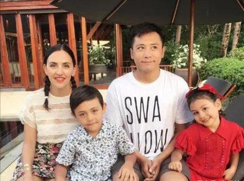 刘烨谈谢娜刘烨和谢娜在机场相遇,谢娜陪伴刘烨六年最终还是分开