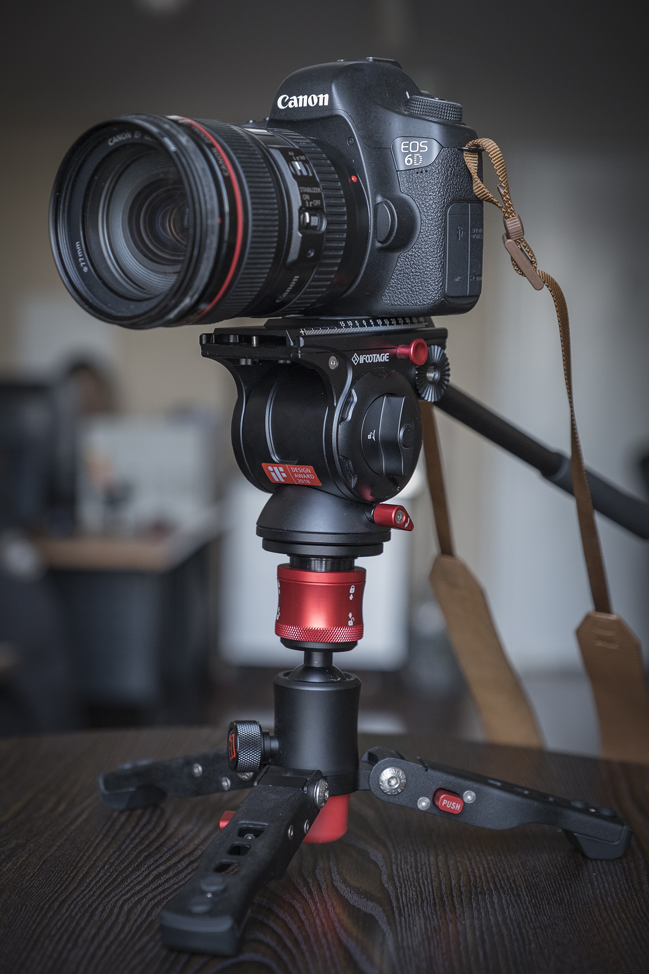 聚目开箱丨明明能靠脸，偏要拼才华——印迹COBRA2代独脚架开箱