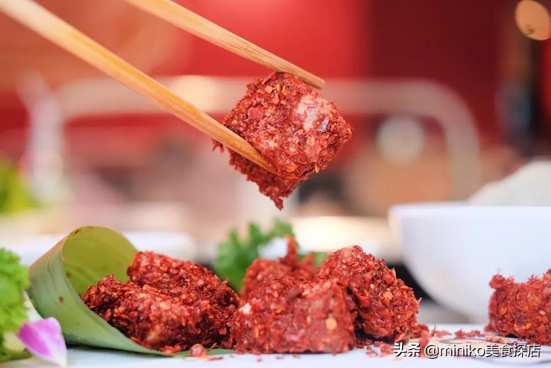 排队两个小时才吃上火锅,排队两小时也要吃到的烤鱼