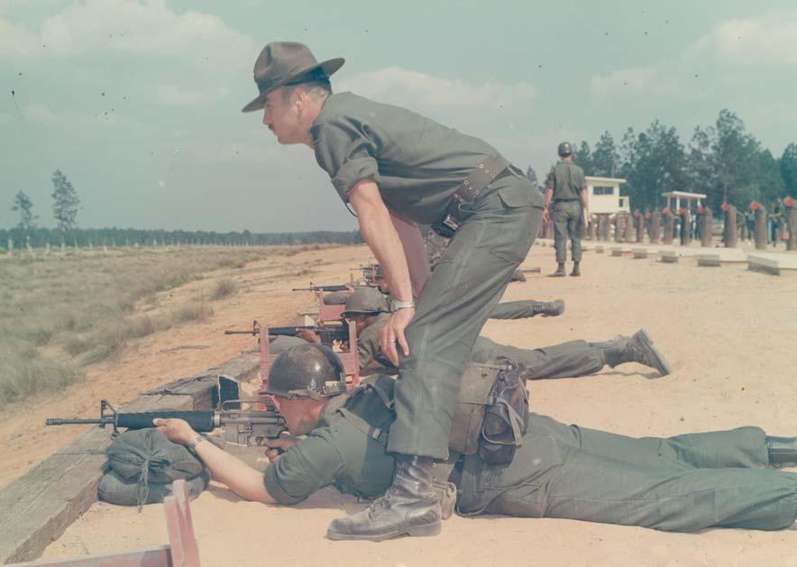 美国步枪m16为什么感觉没用短活塞,从落后100年到全球领先