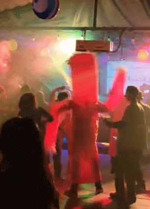 为什么商场门口的充气人偶总是舞得那么魔性