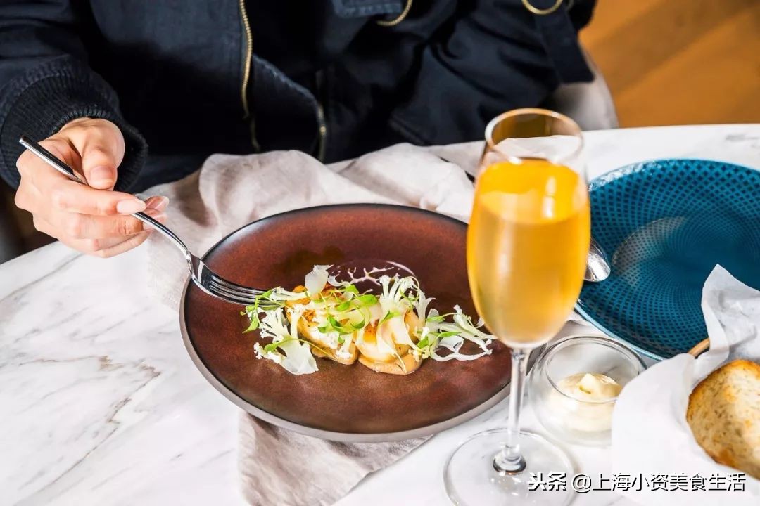 一顿饭至少配六个菜,一顿饭喝六碗汤