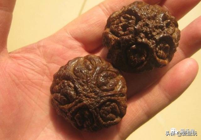 滴血莲花菩提盘玩前后对比效果图,21颗菩提手串盘玩