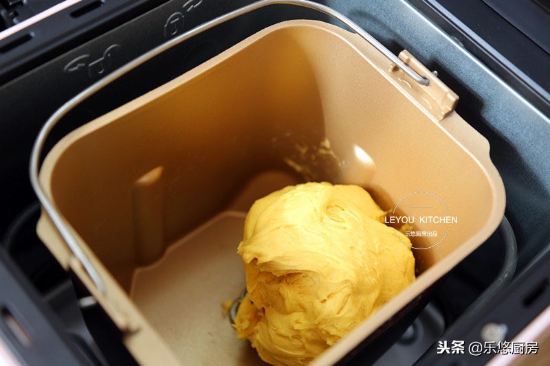 用筷子一卷的花卷,筷子压花卷做法