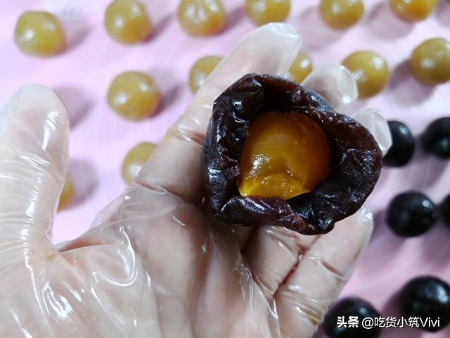 无蔗糖黑芝麻月饼做法,黑糖流心月饼的制作过程