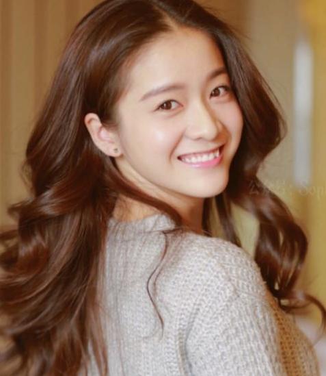 笑起来不露上牙的明星,露齿笑很丑的明星