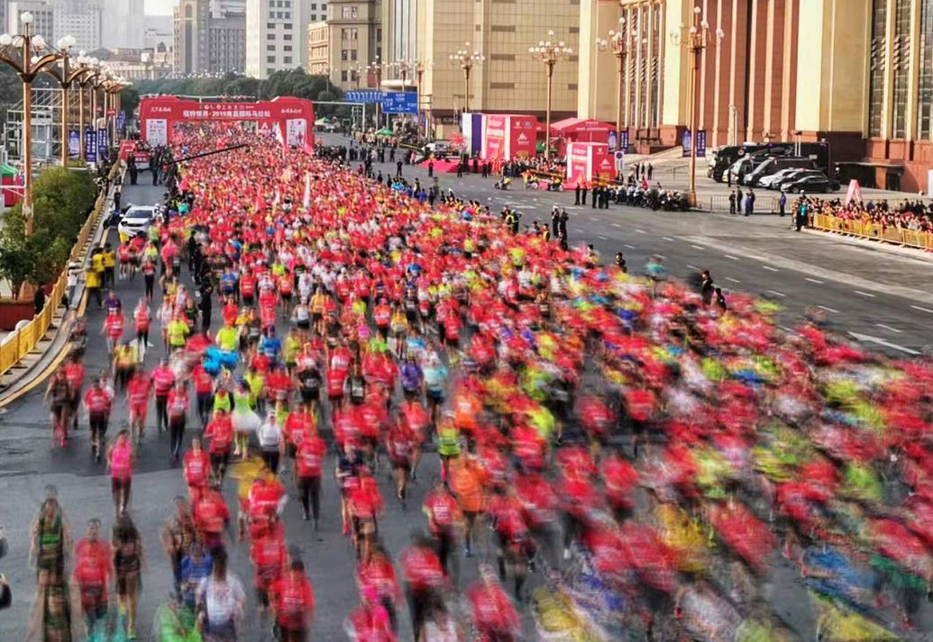 万人高呼!一场马拉松,认清了南昌的真面目