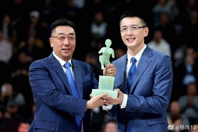 辽宁辽篮杨鸣退役,辽宁男篮杨鸣退役