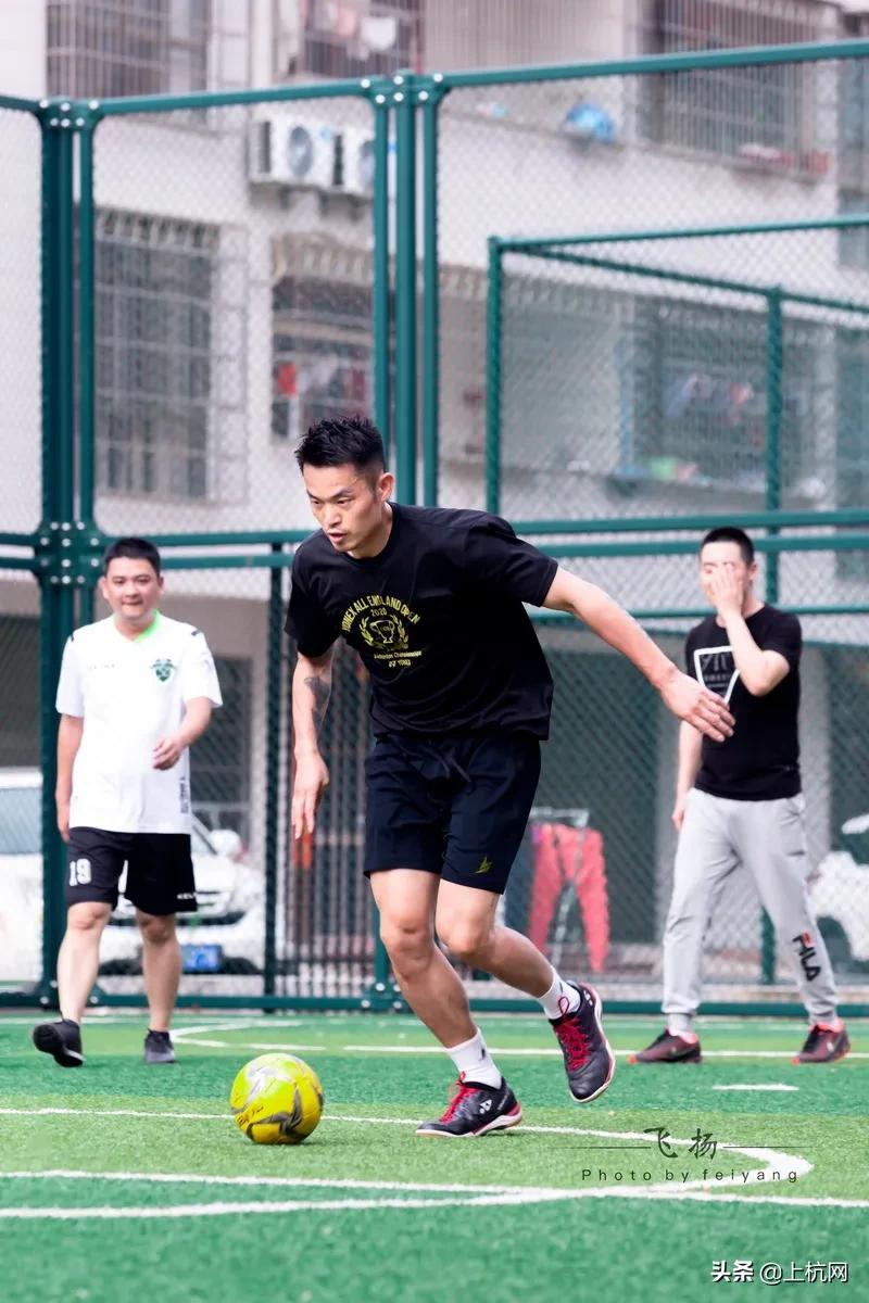 林丹野球场秀足球,林丹回到球场赢了