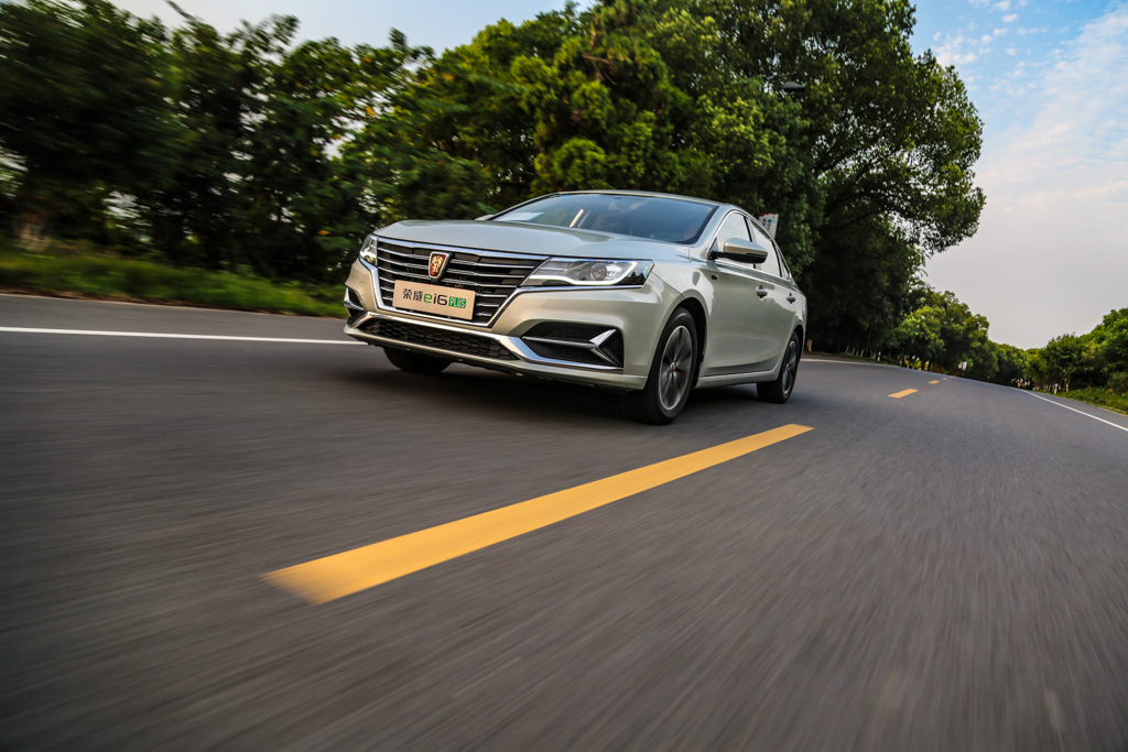 换“芯”出发智能前行试驾2019款荣威ei6PLUS