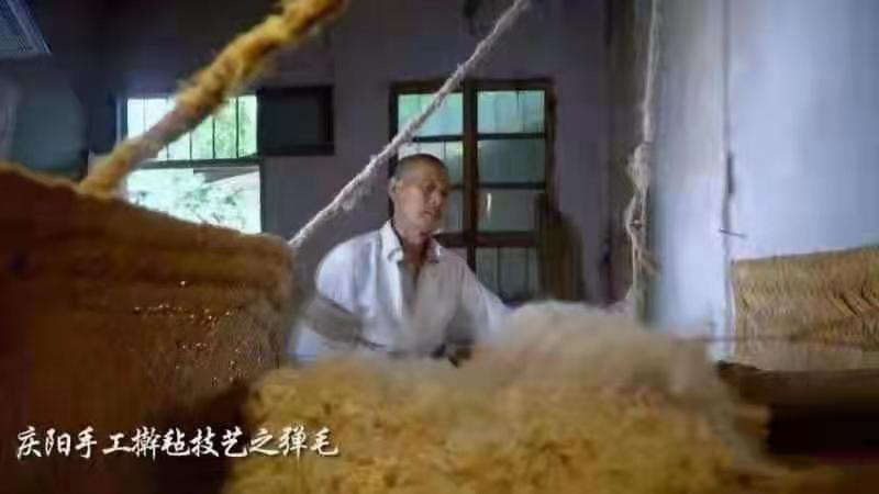 陇东黄土高原上的擀毡匠左立彦