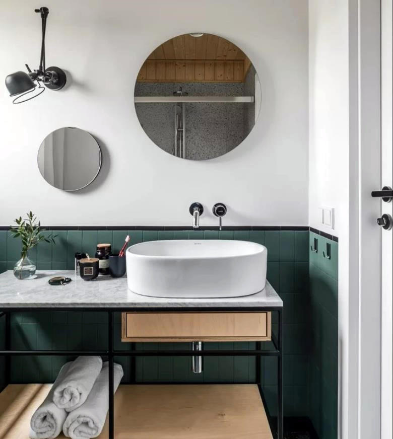 浴室里马桶地面要不要抬高,浴室柜贴近墙排马桶