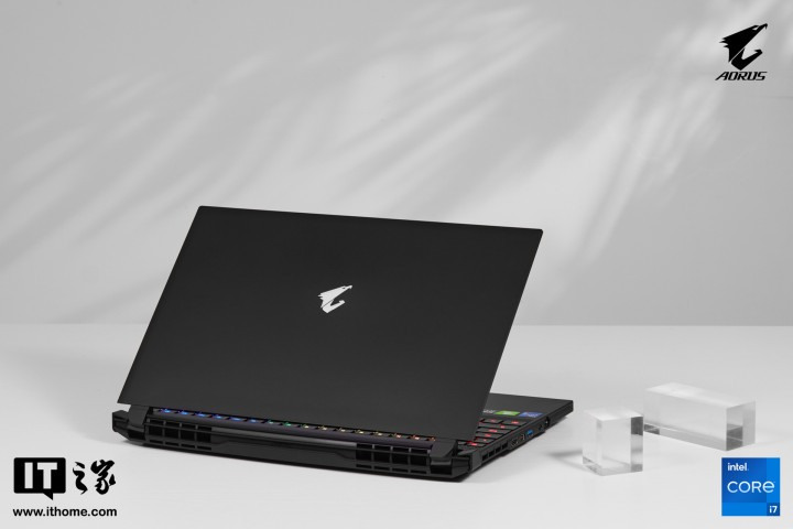 技嘉aorus15-w9笔记本评测,aorus15pxd和r9000k