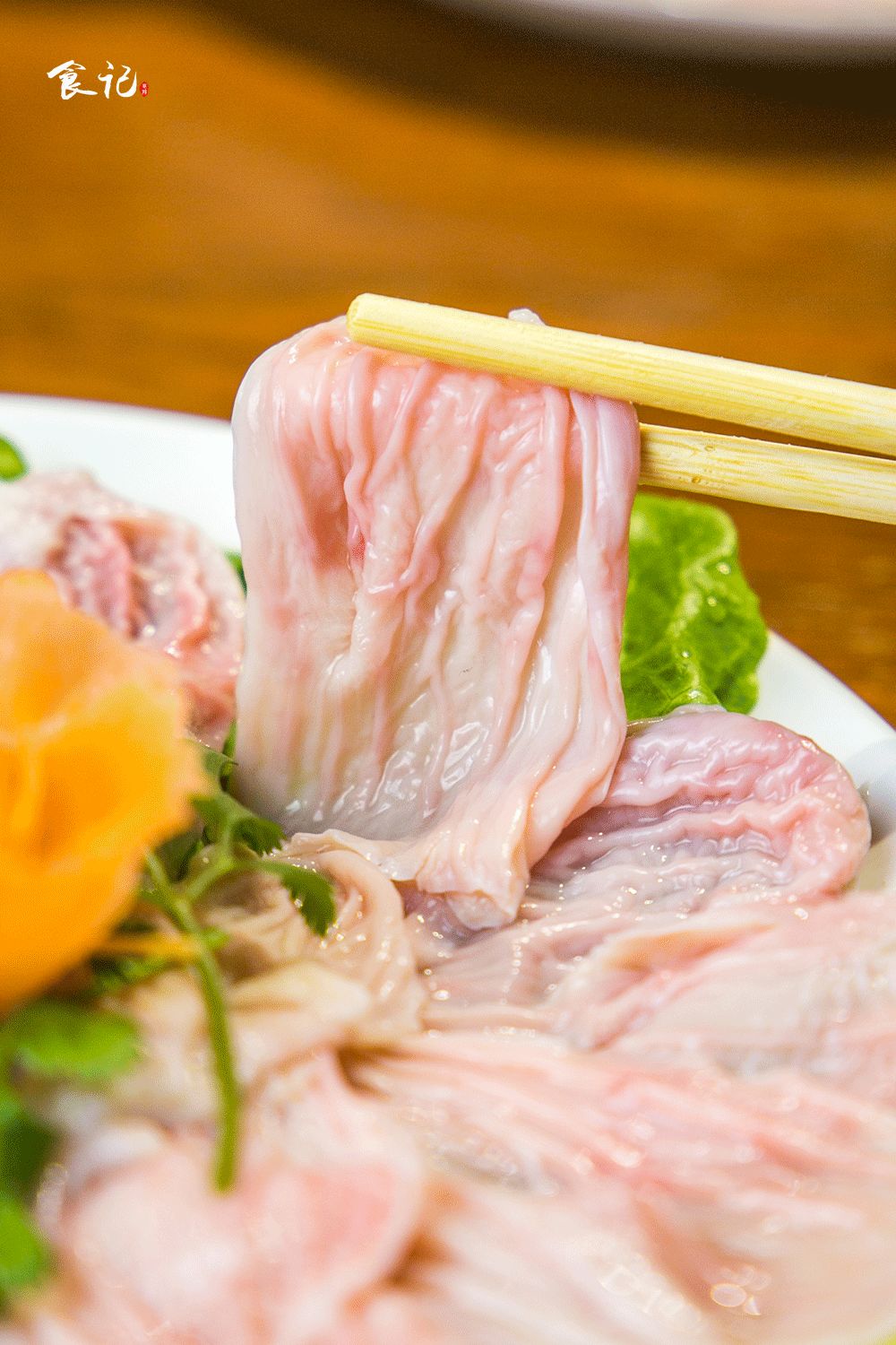 1块钱撸四盘！薄如蝉翼的蝴蝶鱼片，让你一口鲜掉眉毛！