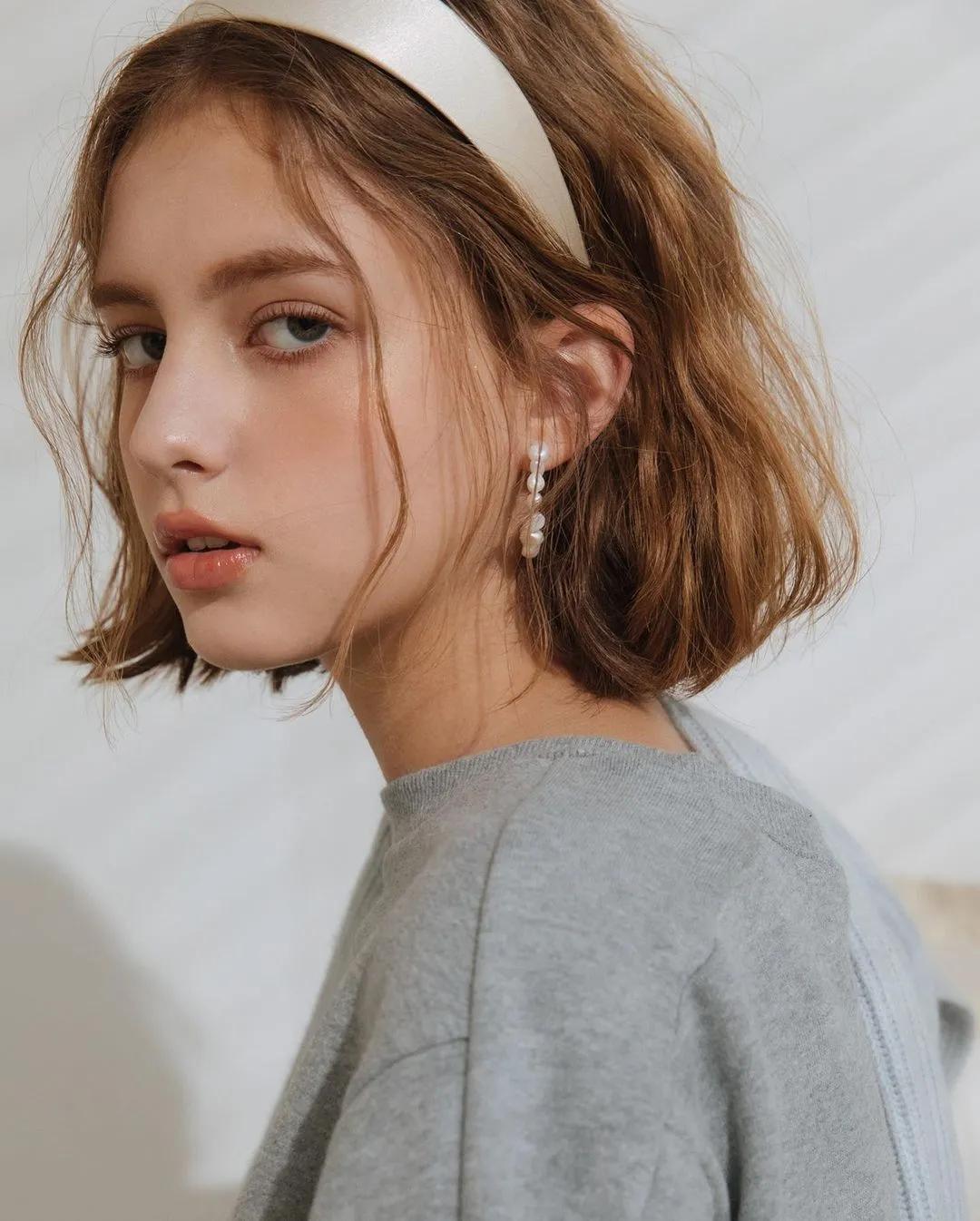 杨幂赵丽颖三个节点拉开差距,杨幂赵丽颖稳居一线