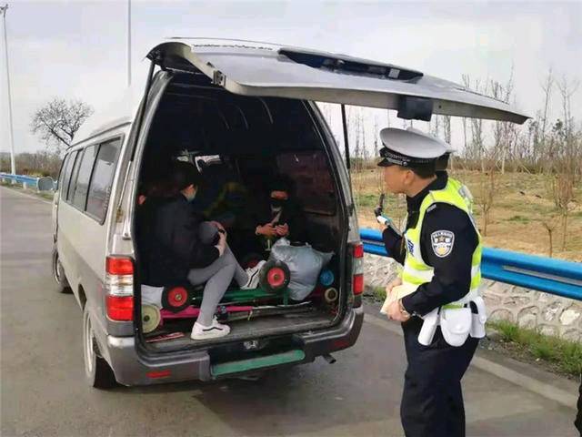 小车拉货摆地摊可以去咨询交警吗,私家车拉货被交警查到怎么处罚