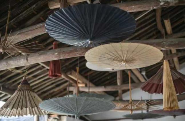 全球最早雨伞也来自中国油纸伞,中国最大的雨伞是谁发明的