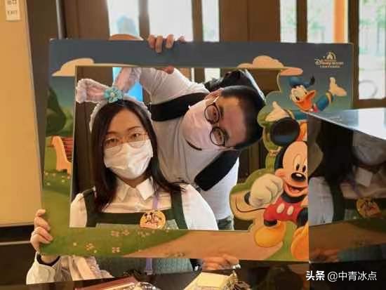 坐轮椅男孩爱上女孩,50岁大叔爱上轮椅姑娘