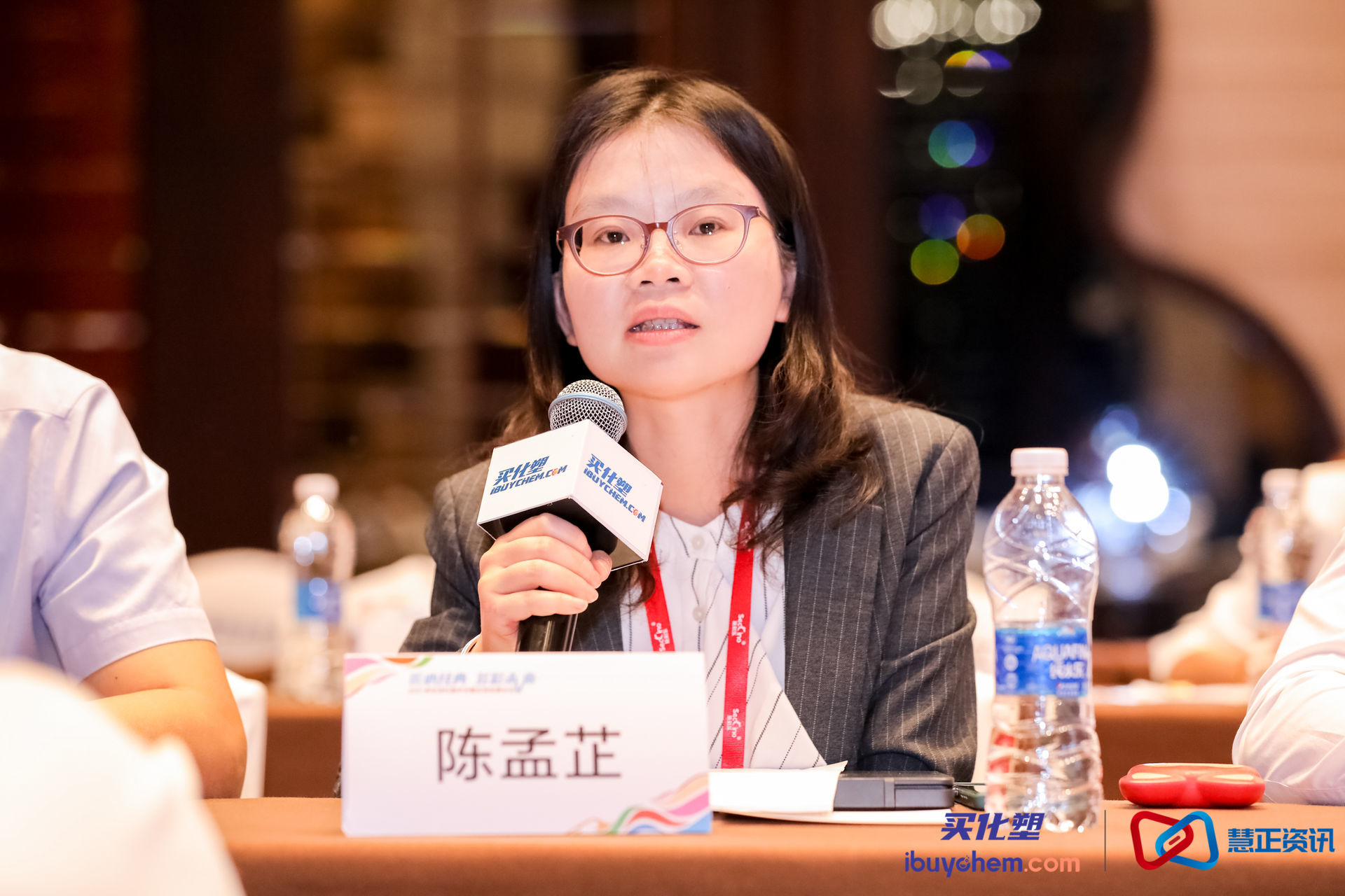 多彩涂料的解决方案,多彩涂料与真石漆