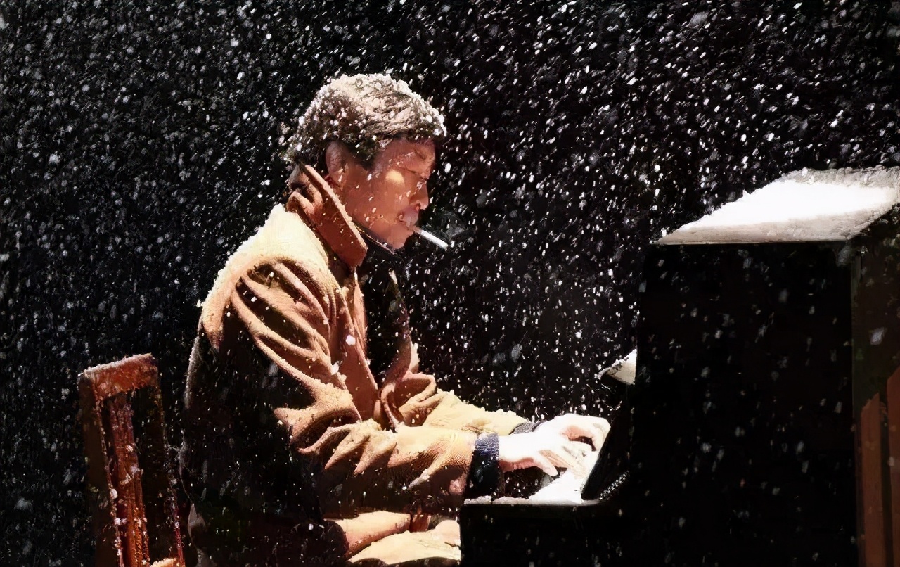 入行20年，跟刘德华搭档一坏成名：王*源千**值6180万片酬吗？