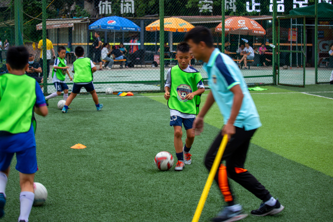 对孩子参加足球青训有什么期许,足球青训几岁开始学