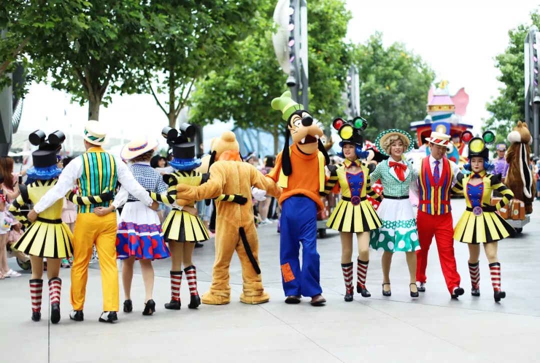 暑假两个人旅游要花多少钱,暑假两人去迪士尼多少钱