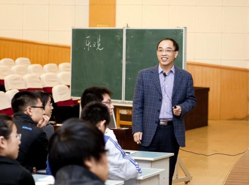 教师兼职做微商违法吗,老师做微商引争议被开除