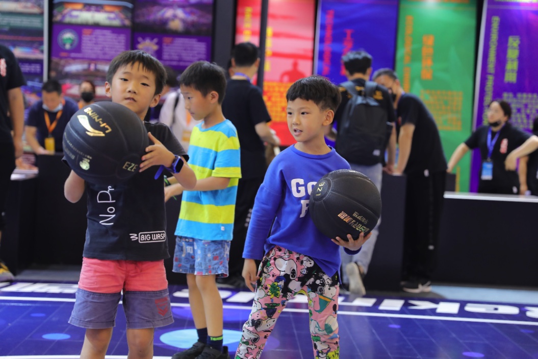 美凯亮相中国教育装备展，深耕校园体育助力体教融合