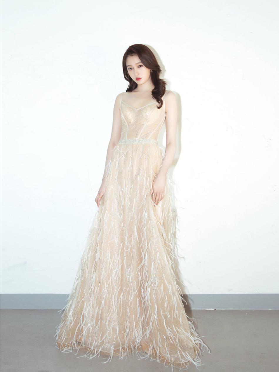 原来关晓彤也有傲人身材,关晓彤恋爱3年