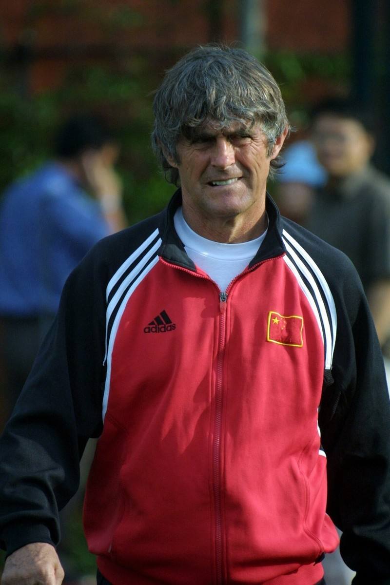 李铁带领国家队找到国脚的命门,想学米卢快乐足球能否成功?