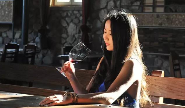 女人就像品红酒,女人如红酒文章