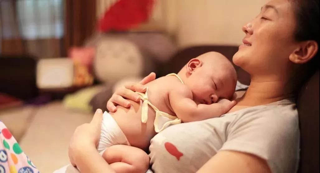 宝宝奶粉过敏红屁股,婴儿奶粉过敏导致屁股起红点