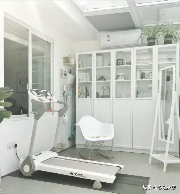 小客厅用卡座代替沙发的效果图,沙发摆在餐厅与客厅之间经典案例