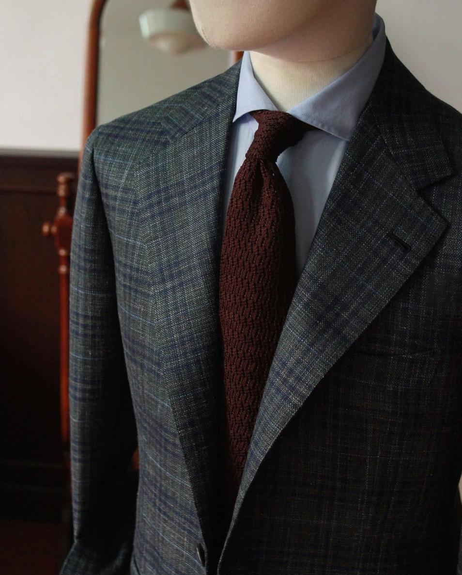 衬衫三大挑选法则解锁春季新时尚,舒适耐穿的基础款长袖衬衫