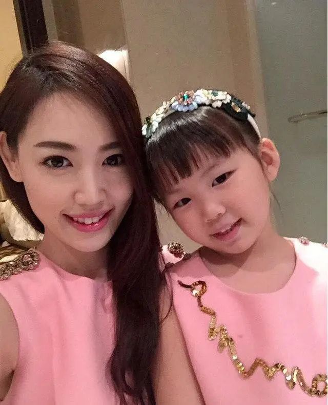 王宝强的小孩多大了长得怎么样,王宝强10岁儿子近照曝光